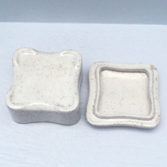 Ceramic Trinket Dish w/ Lid Beige w/ Shell, Coastal Decor Trinket Box for Gift - Picture 4 of 6